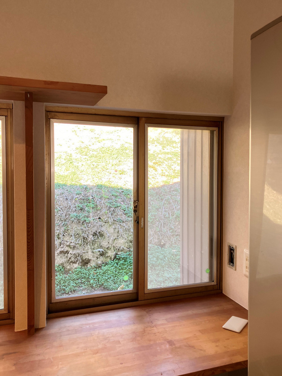 ディー・エー・コーポレーションの断熱対策に内窓リフォーム｜リビング・洗面にインプラスを設置しましたの施工前の写真1
