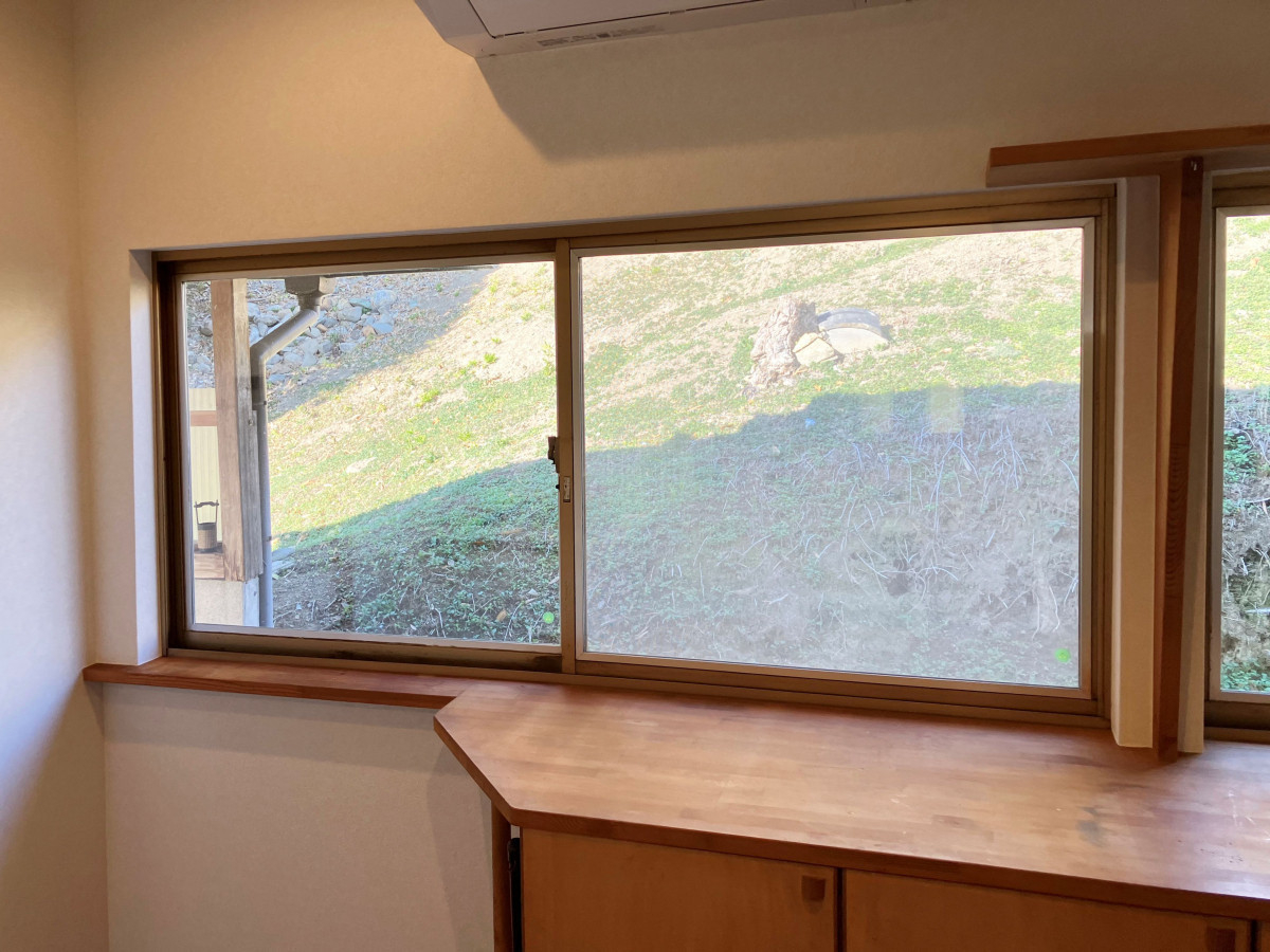 ディー・エー・コーポレーションの断熱対策に内窓リフォーム｜リビング・洗面にインプラスを設置しましたの施工前の写真2