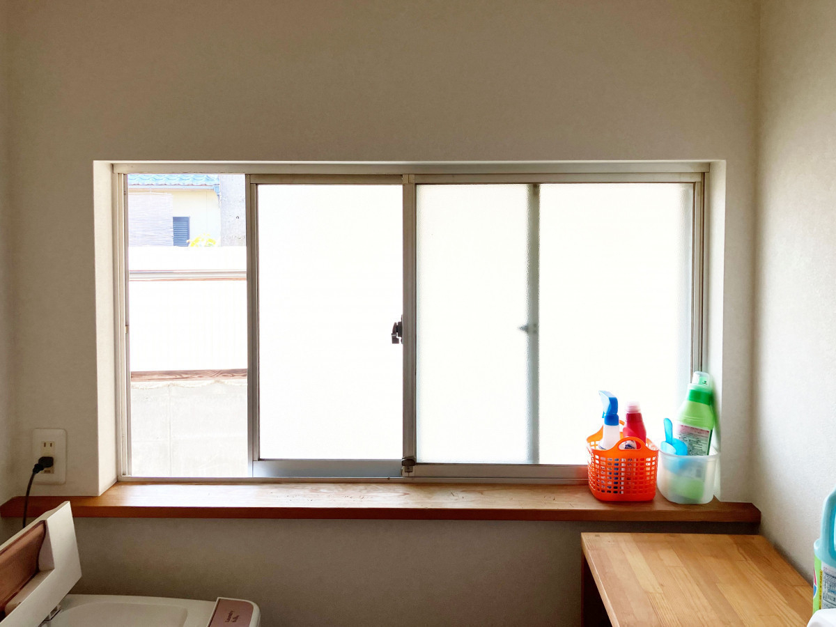 ディー・エー・コーポレーションの断熱対策に内窓リフォーム｜リビング・洗面にインプラスを設置しましたの施工前の写真3