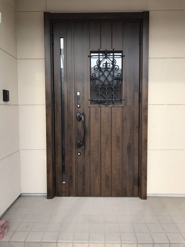 Reプレイス高崎の玄関ドア交換工事の施工後の写真1