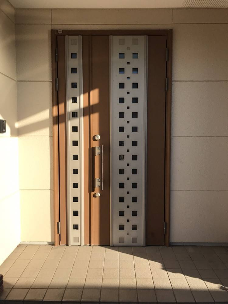 Reプレイス高崎の玄関ドア交換工事の施工前の写真1