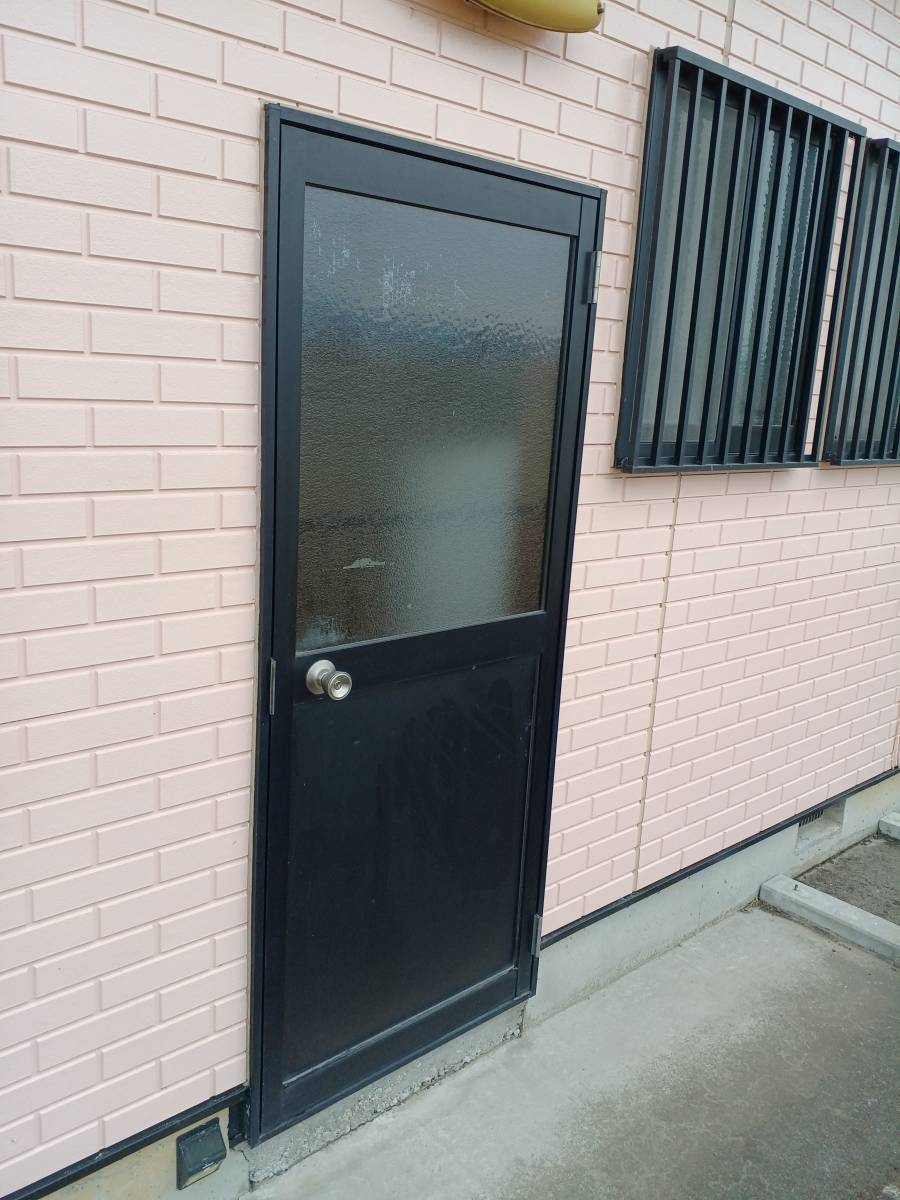 Reプレイス高崎の勝手口ドア交換の施工前の写真1