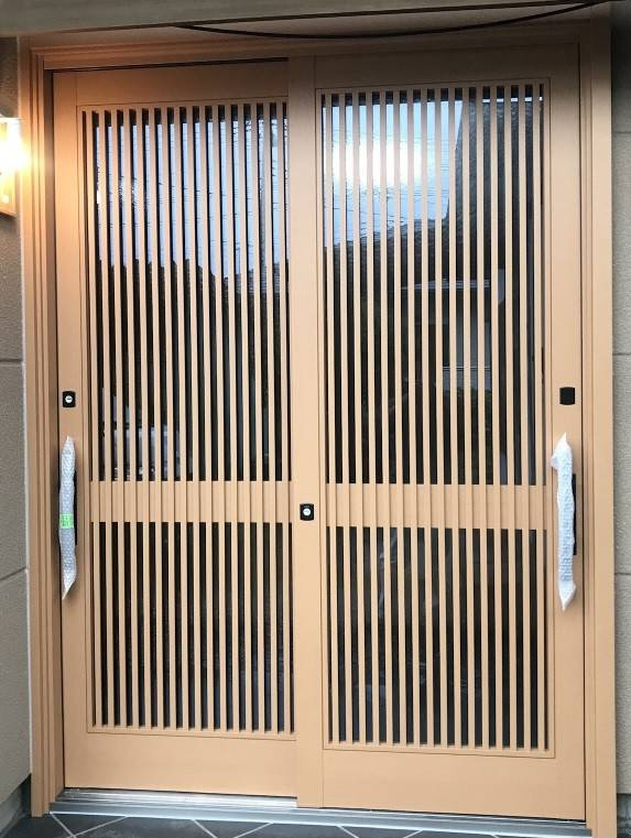 Reプレイス高崎の玄関引き戸ドア交換🚪の施工後の写真1