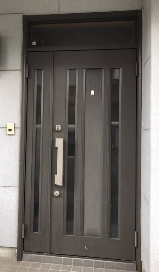 Reプレイス高崎の玄関ドア交換の施工前の写真1