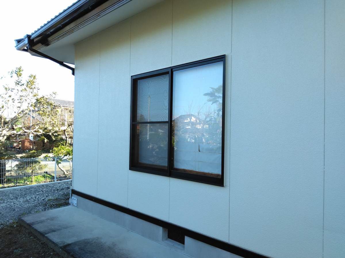 Reプレイス高崎の安心な新生活を手に入れる ― LIXILリフォームシャッターの取り付けの施工前の写真1