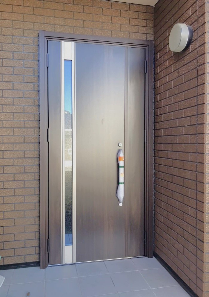 Reプレイス高崎の新しい玄関ドアで暮らしを彩るの施工後の写真1