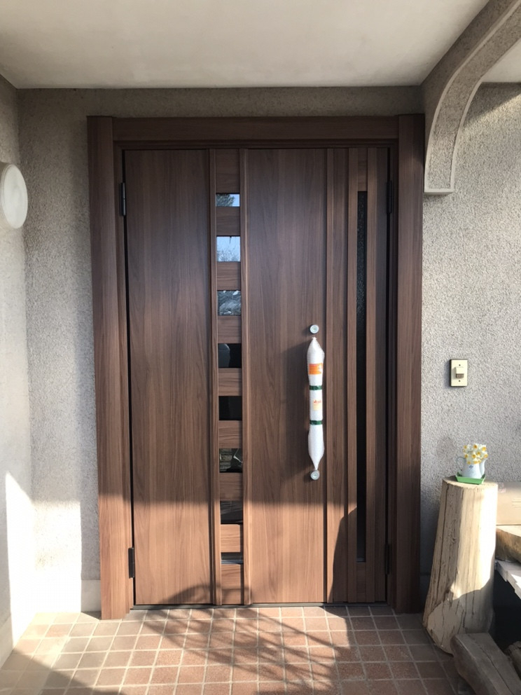 Reプレイス高崎の断熱性を高めるため玄関ドアを交換しましたの施工後の写真1