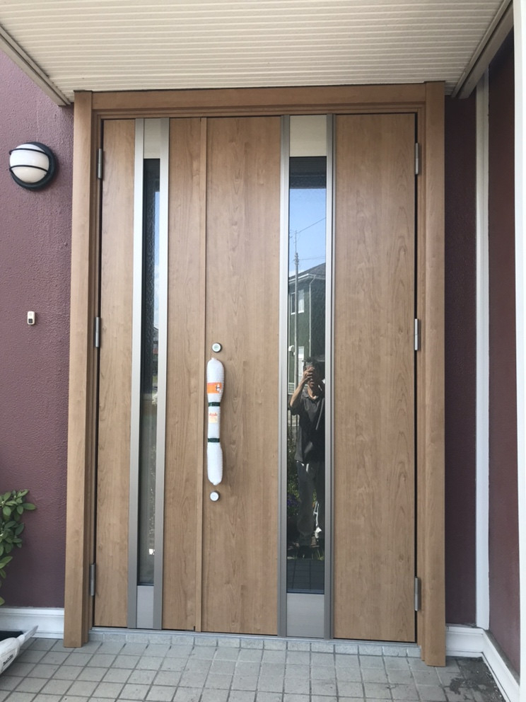 Reプレイス高崎の断熱性を高めるための玄関ドア交換の施工後の写真1