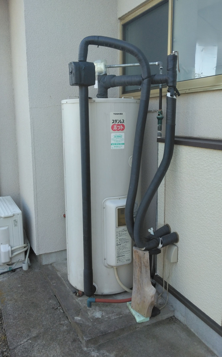 Reプレイス高崎の【補助金活用】電気温水器からエコキュートへ交換の施工前の写真1