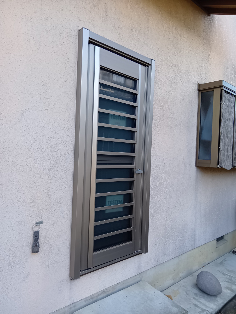 Reプレイス高崎の「キッチンの足元が寒い…」を1日で解決！LIXILリシェント勝手口ドアへの交換事例の施工後の写真1