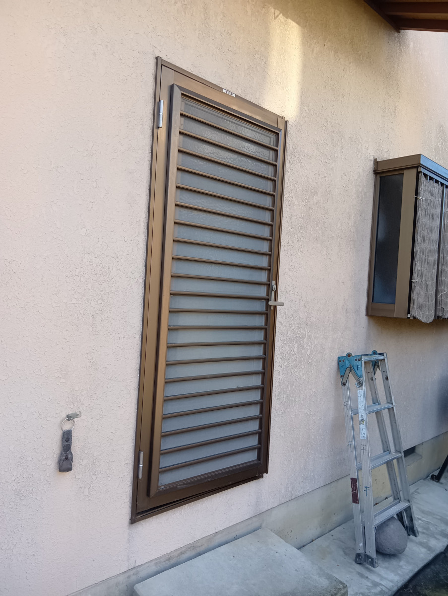 Reプレイス高崎の「キッチンの足元が寒い…」を1日で解決！LIXILリシェント勝手口ドアへの交換事例の施工前の写真1