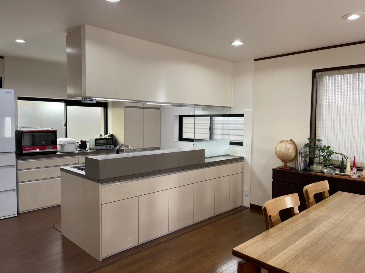 KAGIGARASUのリシェルキッチンに家具をプラスの施工後の写真2