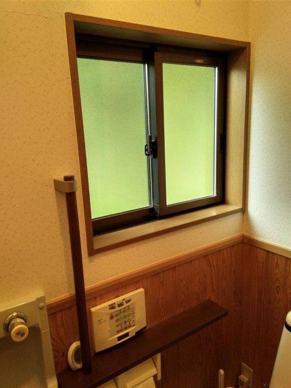 MBT栗原 若柳店のトイレの窓を断熱し快適にの施工前の写真1
