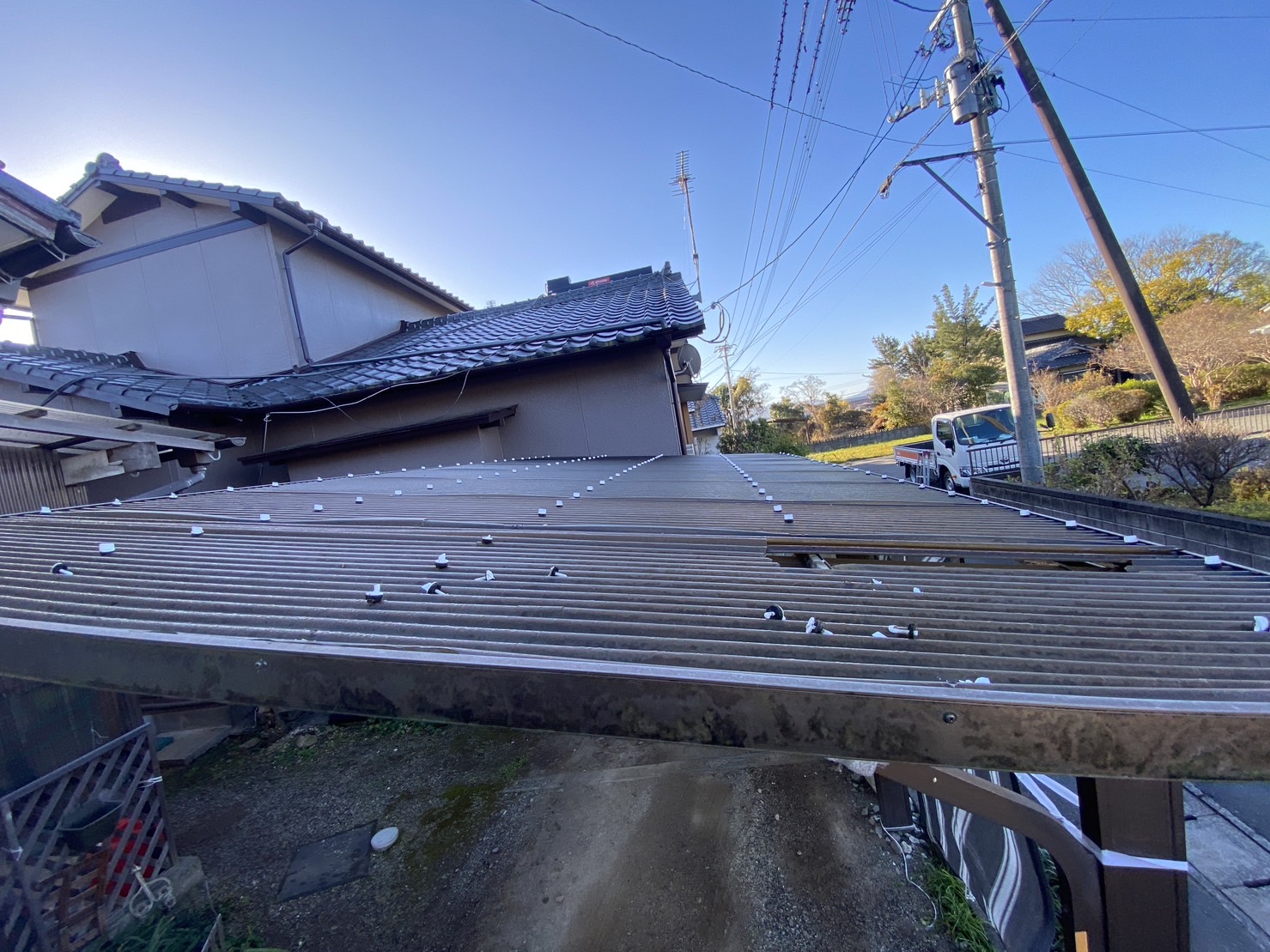 堀川トーヨー住器のN様邸 カーポート屋根の張替工事の施工事例詳細写真1