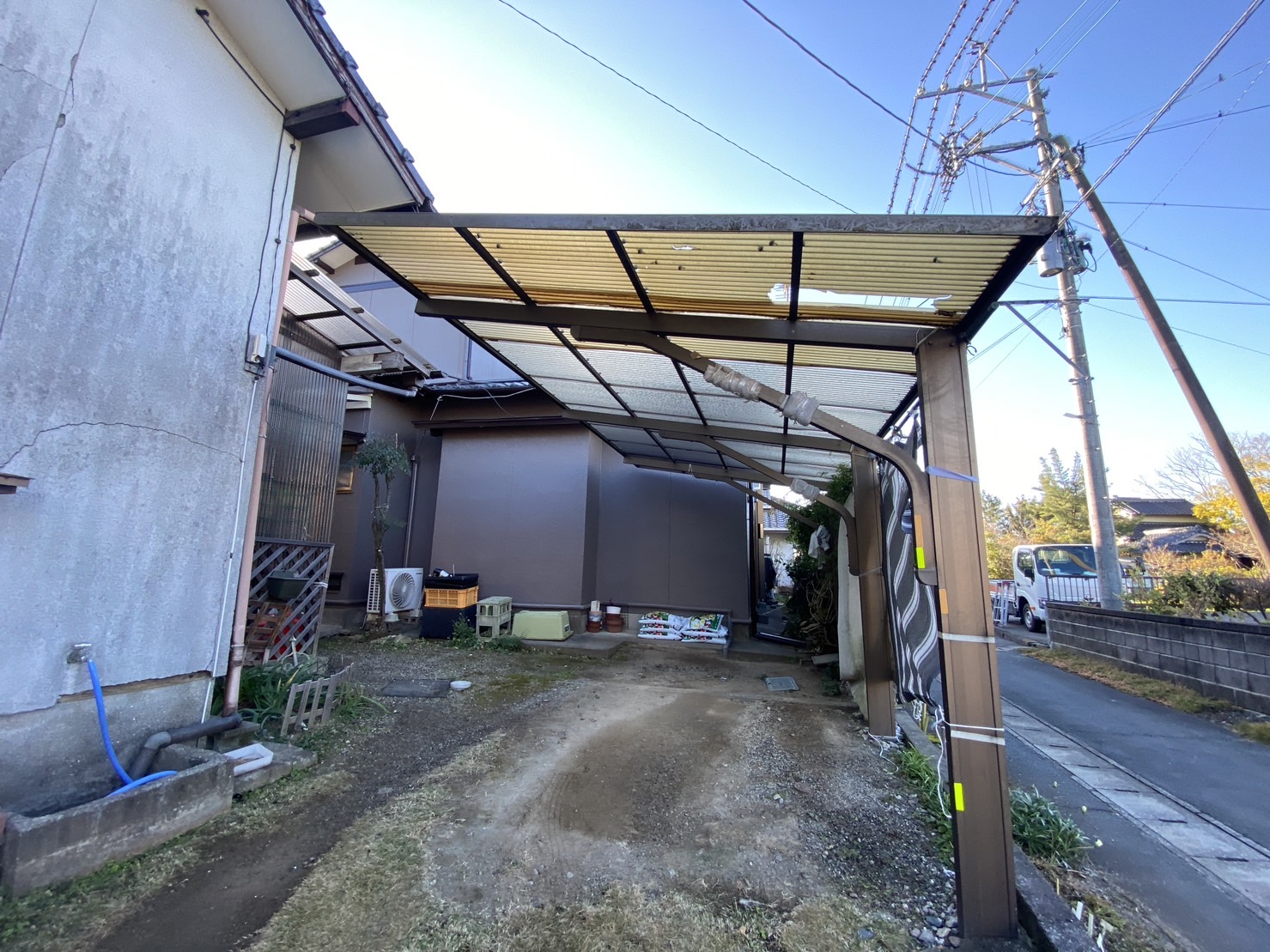 堀川トーヨー住器のN様邸 カーポート屋根の張替工事の施工事例詳細写真3