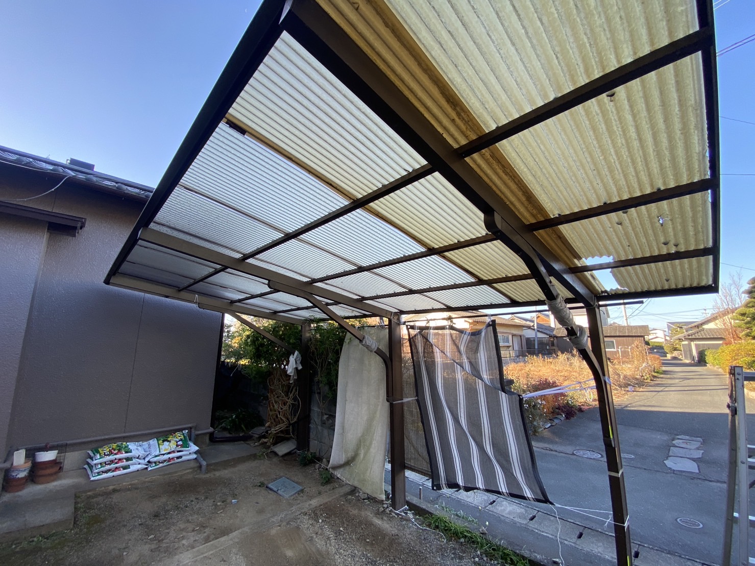 堀川トーヨー住器のN様邸 カーポート屋根の張替工事の施工事例詳細写真2