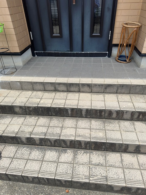 筑豊トーヨーの優しさのカタチ。教室の玄関に手すりをプラスしました。の施工前の写真1