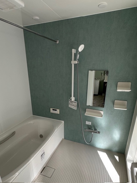 筑豊トーヨーのウッドデッキにつながる、あたたかく使いやすい浴室へ🛀の施工後の写真1