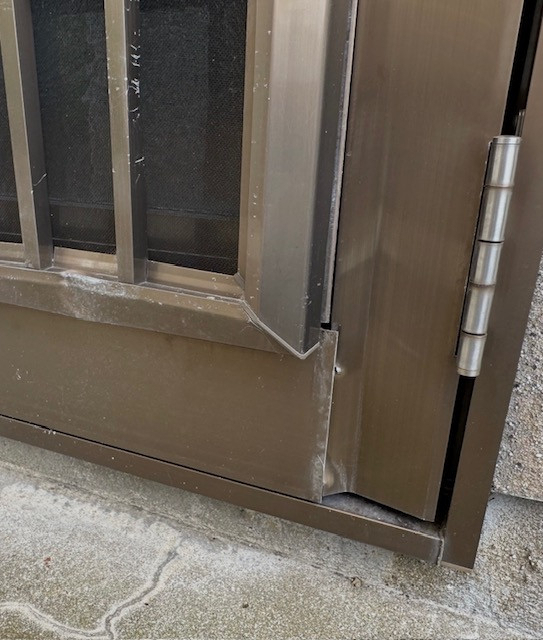 筑豊トーヨーの通風ドアの取替工事です。(防犯対策)　👮‍♂️の施工前の写真1