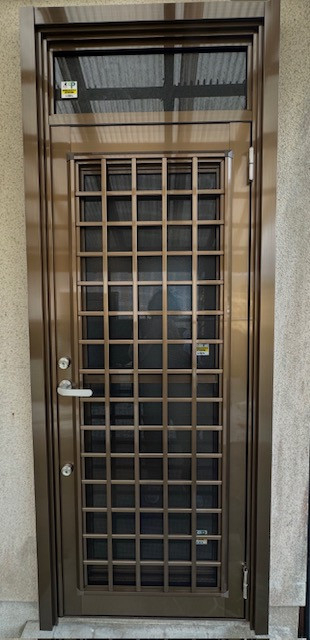 筑豊トーヨーの通風ドアの取替工事です。(防犯対策)　👮‍♂️の施工事例詳細写真1