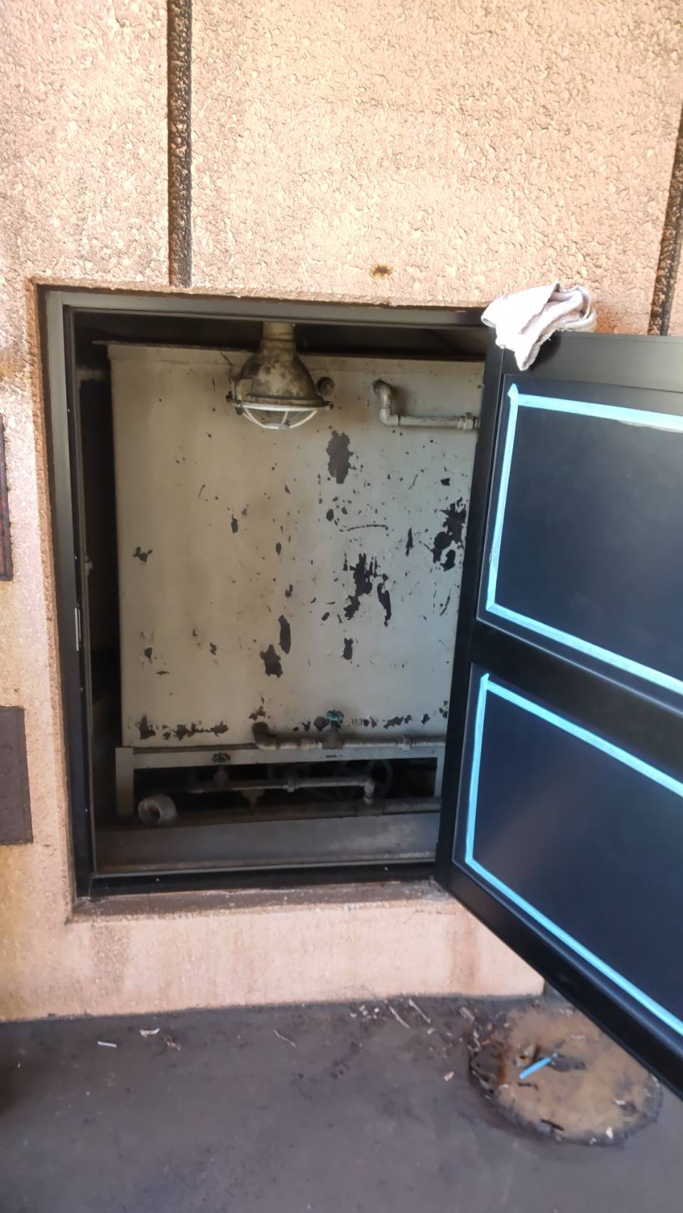 小玉硝子 千歳店の胆振エリアで外観一新！ドア交換リフォームの施工事例詳細写真2