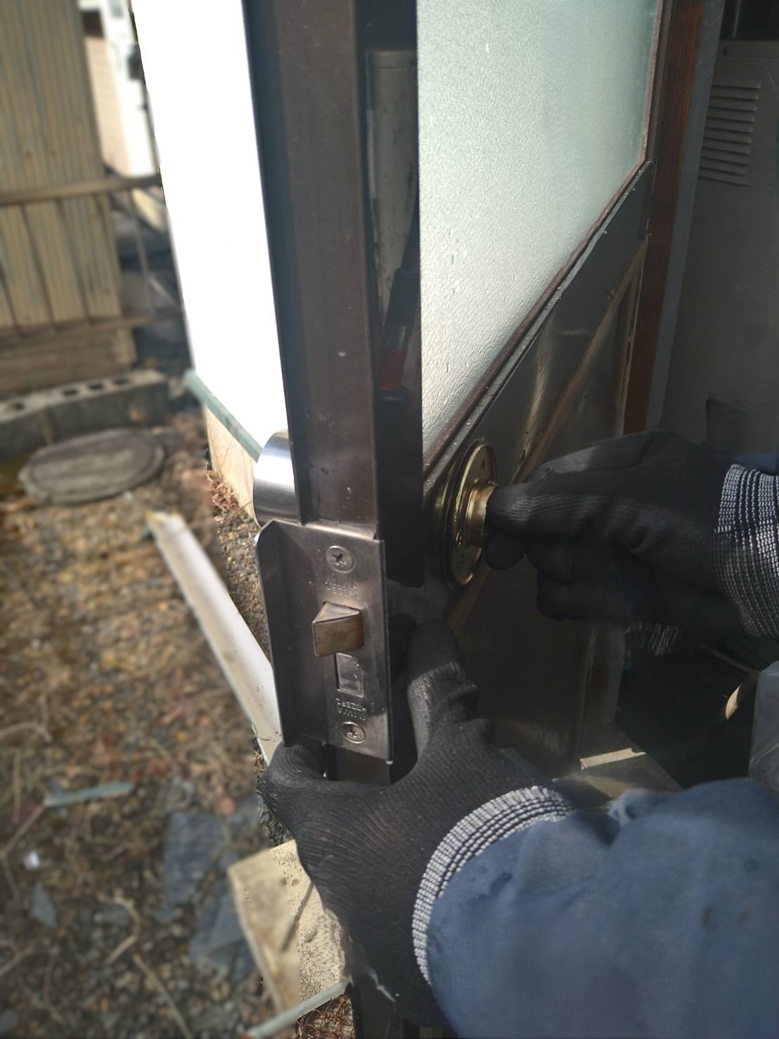 小玉硝子 千歳店の千歳周辺の物置ドアノブ交換・鍵修理の施工事例詳細写真3