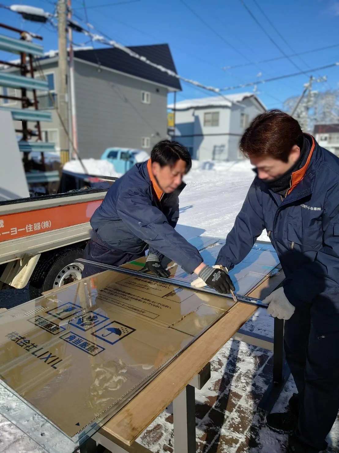 小玉硝子 千歳店の【胆振・北海道】風除室の目隠し対策！ガラスをパネルに変えて中桟でしっかり補強の施工事例詳細写真8