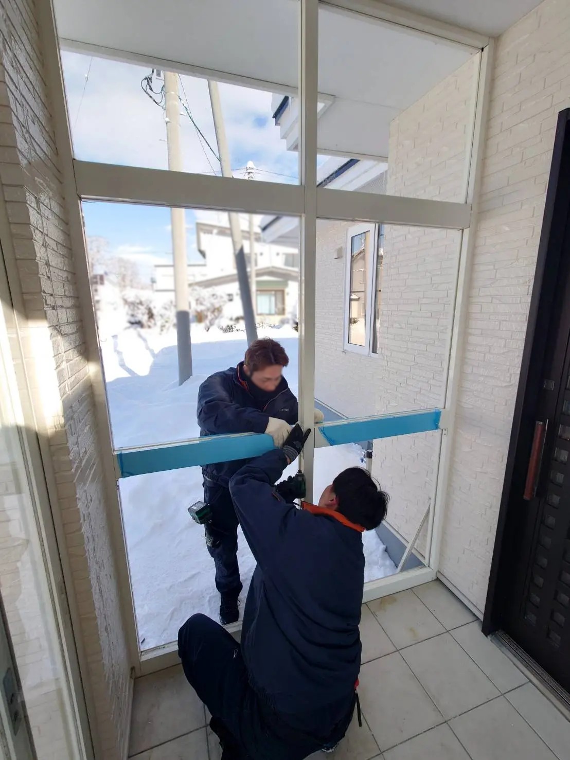 小玉硝子 千歳店の【胆振・北海道】風除室の目隠し対策！ガラスをパネルに変えて中桟でしっかり補強の施工事例詳細写真7