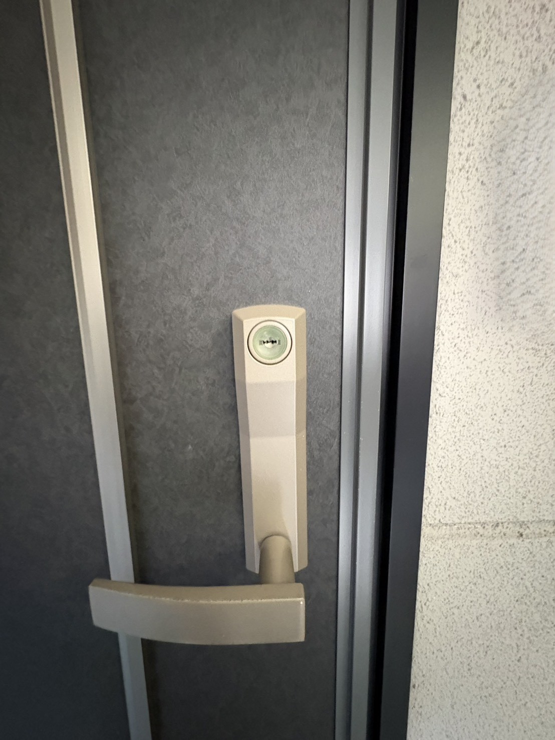 小玉硝子 千歳店の千歳のアパートドア鍵交換・防犯対策のコツの施工事例詳細写真1