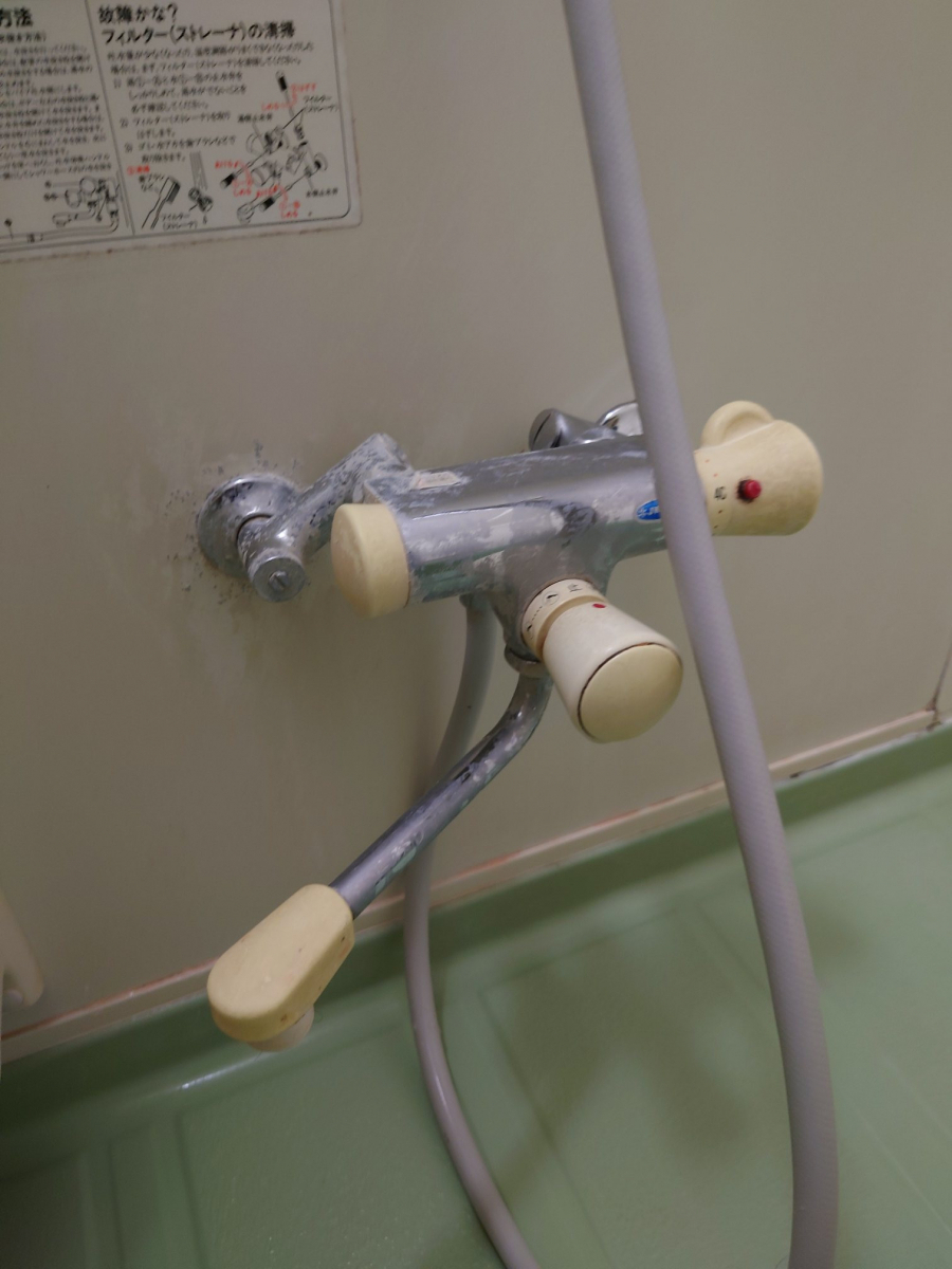 小玉硝子 千歳店のお風呂の水栓金具（カラン）を交換いたしました。の施工前の写真2