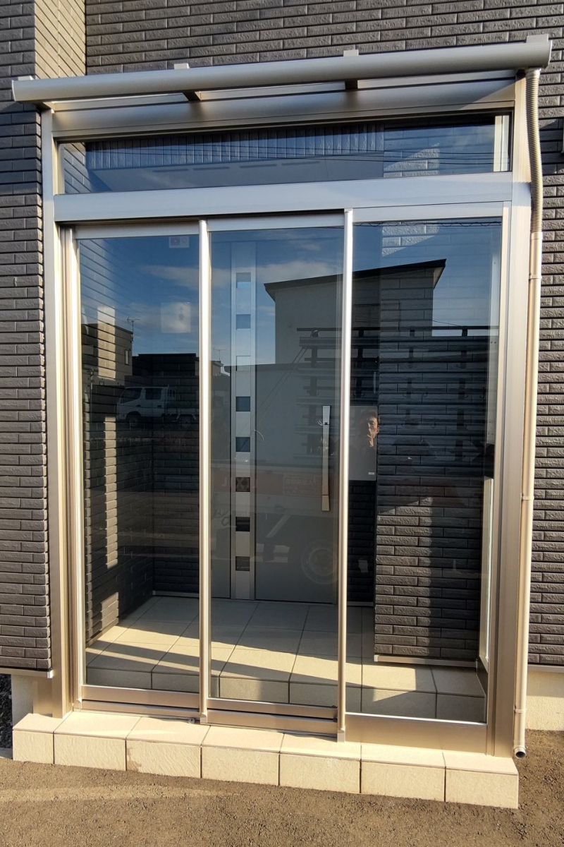 小玉硝子 千歳店のLIXIL風除室ツインガードの魅力は利便性とワンランク上の機能です!の施工後の写真2