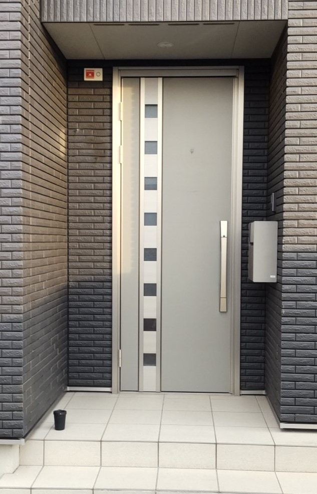 小玉硝子 千歳店のLIXIL風除室ツインガードの魅力は利便性とワンランク上の機能です!の施工前の写真2