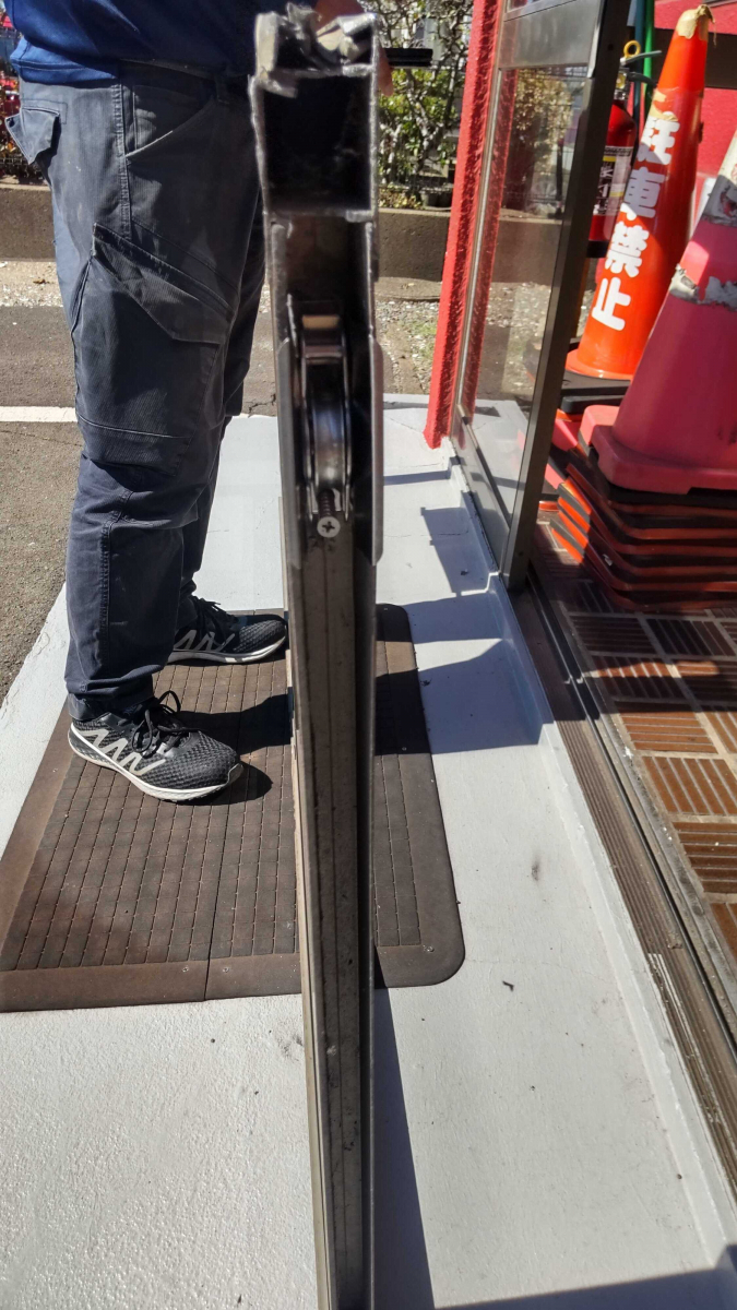 小玉硝子 千歳店の戸車交換で引き戸をスムーズに!の施工後の写真1