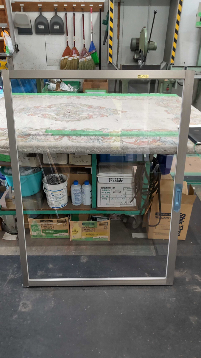 小玉硝子 千歳店の単板引き違い窓ガラス交換の費用と施工事例を解説の施工後の写真1