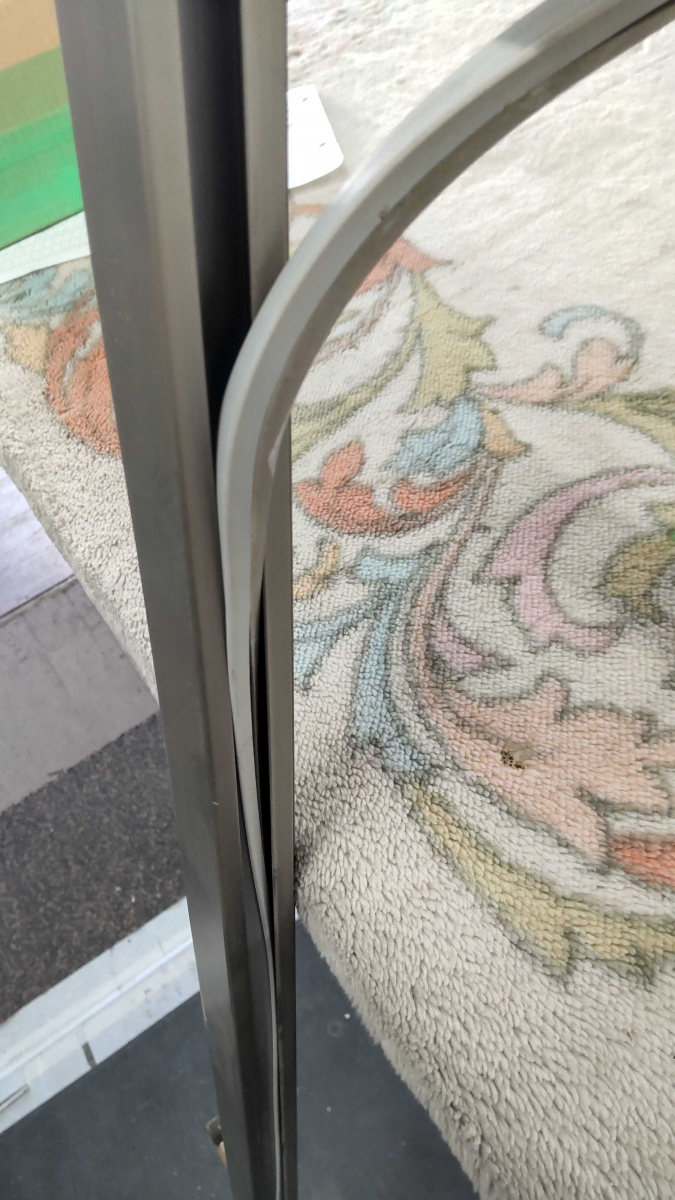 小玉硝子 千歳店の単板引き違い窓ガラス交換の費用と施工事例を解説の施工前の写真2