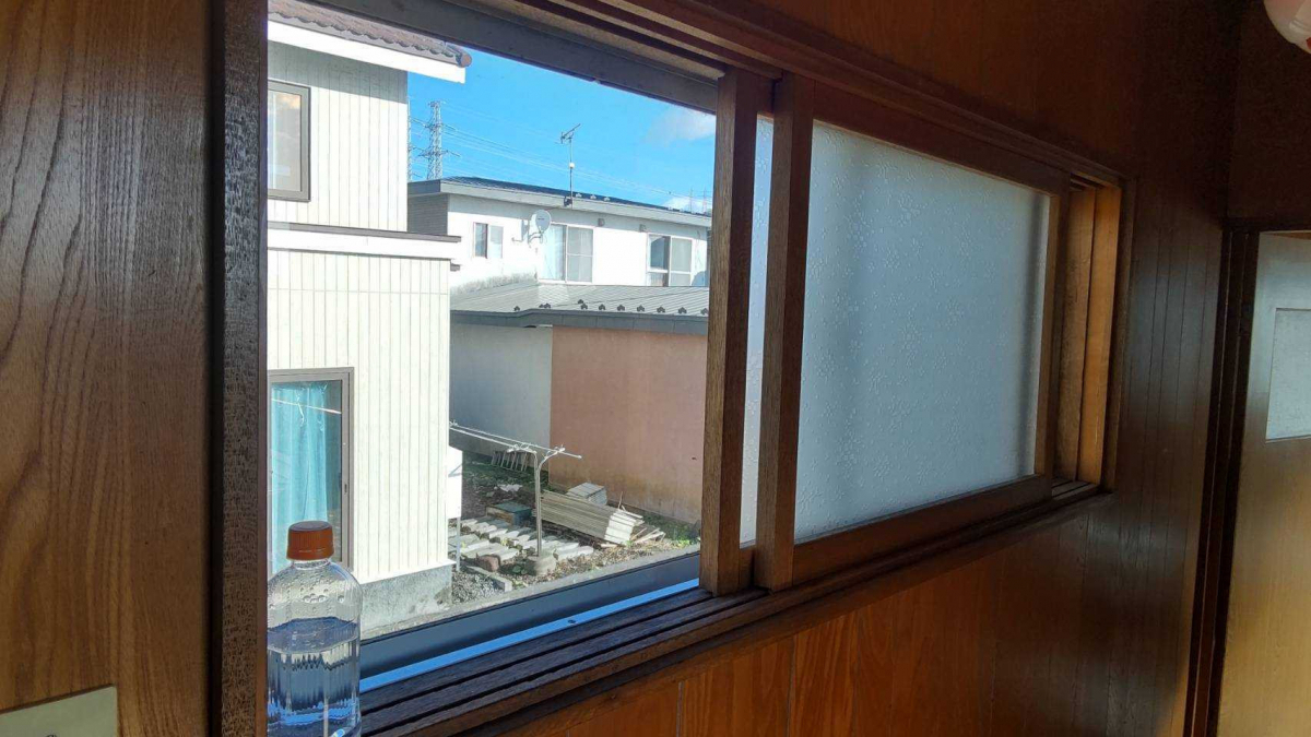 小玉硝子 千歳店の寒い窓にさよなら！内窓工事で劇的に変わる断熱・結露対策の施工前の写真1