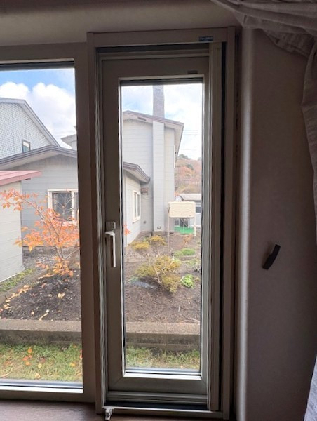 小玉硝子 千歳店の横ロール網戸で快適！使いやすさ抜群の網戸リフォームの施工前の写真1