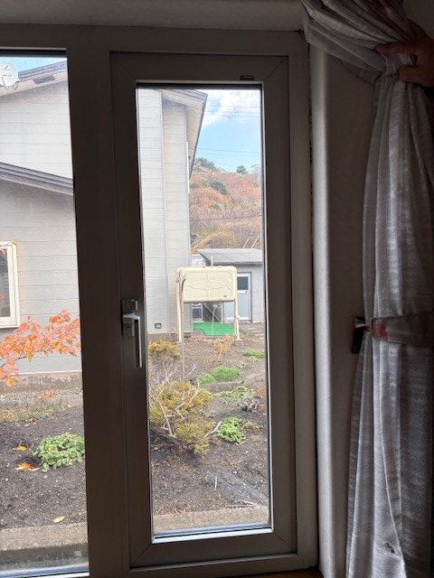 小玉硝子 千歳店の横ロール網戸で快適！使いやすさ抜群の網戸リフォームの施工前の写真2