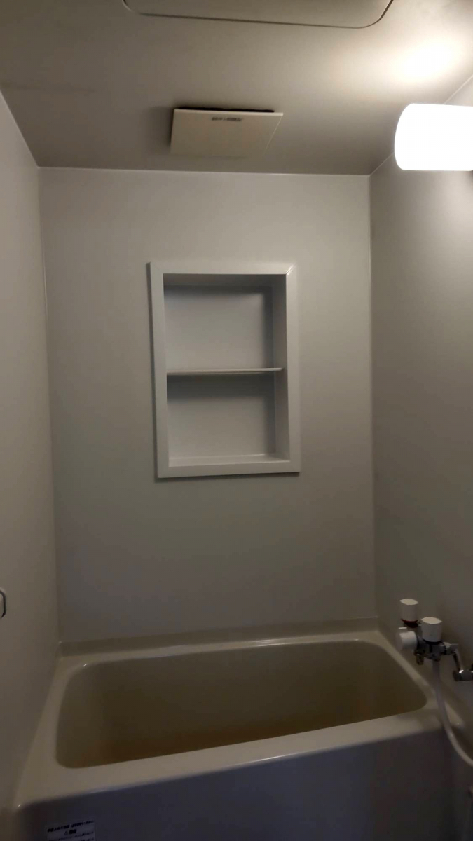 小玉硝子 千歳店の🛁 浴室の穴を便利な収納棚に大変身！の施工後の写真1