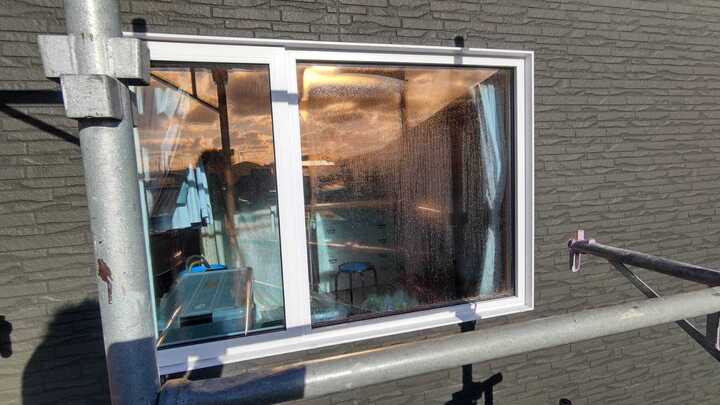 小玉硝子 千歳店の二階の窓リフォームは複層ガラスで決まり！安全・快適な住まいへの施工前の写真2