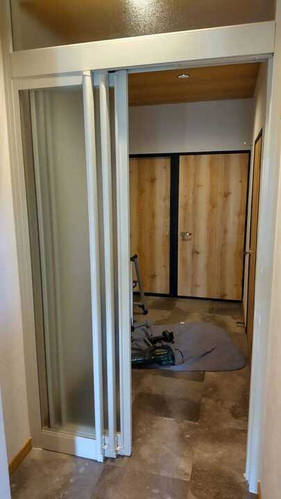 小玉硝子 千歳店の室内風除室で解決！サッシの悩みをリフォームせずに改善の施工後の写真3