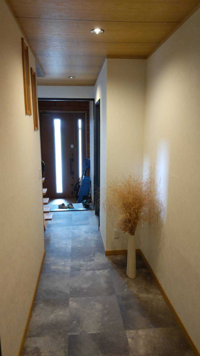 小玉硝子 千歳店の室内風除室で解決！サッシの悩みをリフォームせずに改善の施工前の写真2