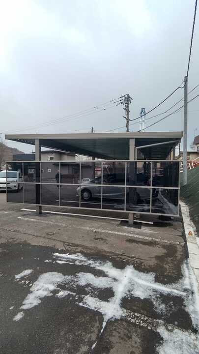 小玉硝子 千歳店の【北海道】胆振の強風対策！カーポートにサイドスクリーン取付で快適空間の施工後の写真3