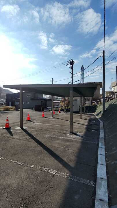 小玉硝子 千歳店の【北海道】胆振の強風対策！カーポートにサイドスクリーン取付で快適空間の施工前の写真3