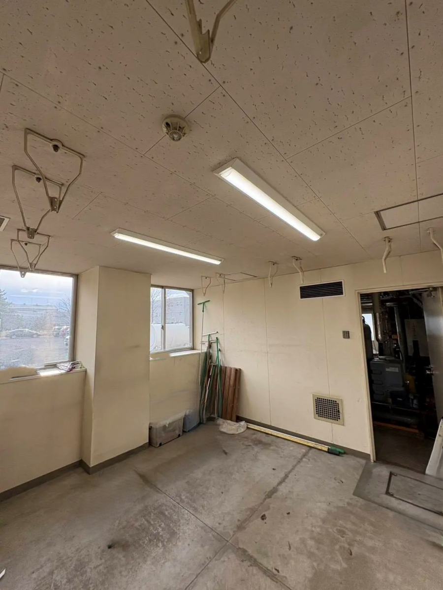 小玉硝子 千歳店の【北海道・胆振】乾燥室を劇的に使いやすく！アルミ物干し設置リフォームのメリットの施工前の写真1