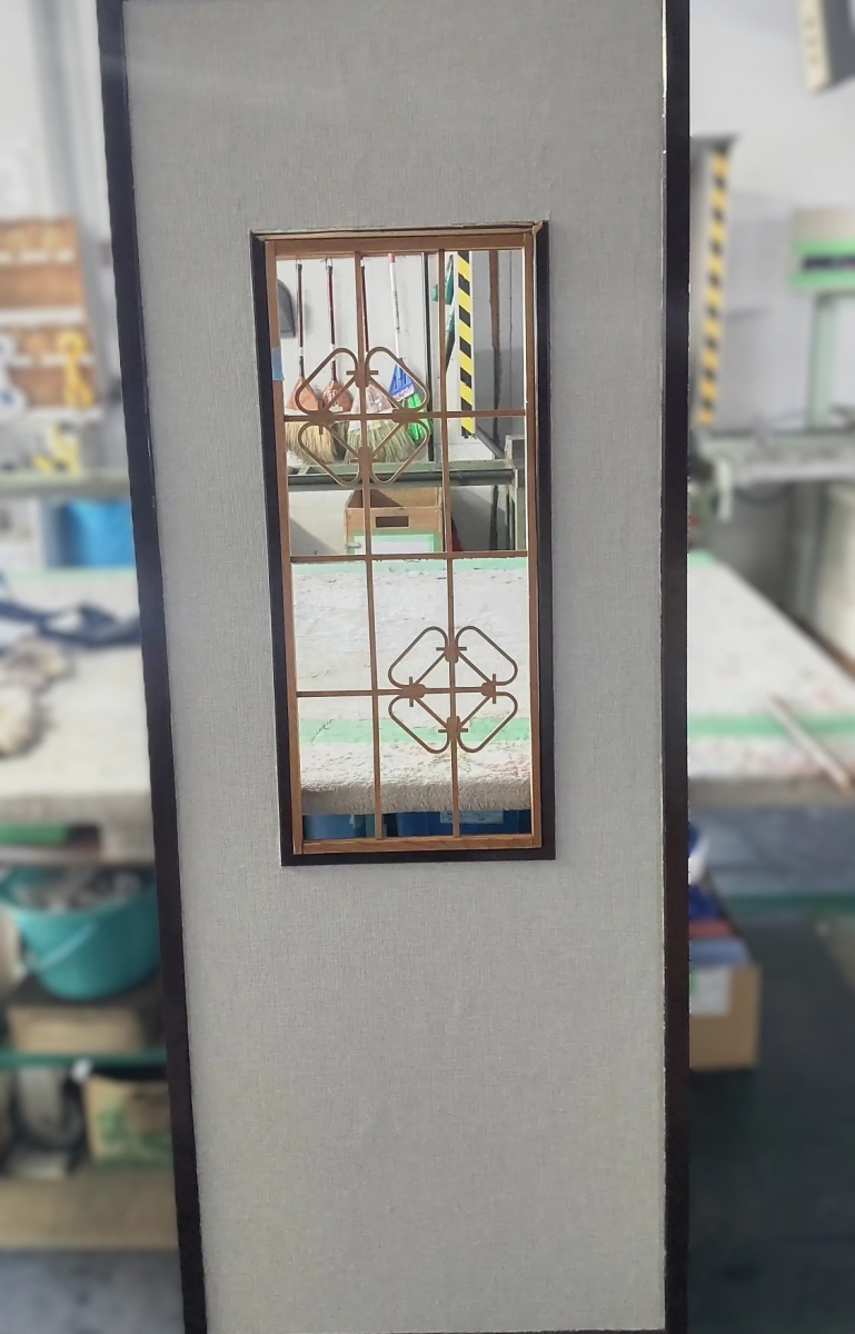 小玉硝子 千歳店の北海道・胆振で建具リフォーム！木製建具のガラス補修で理想の空間作り【マド本舗】の施工前の写真1