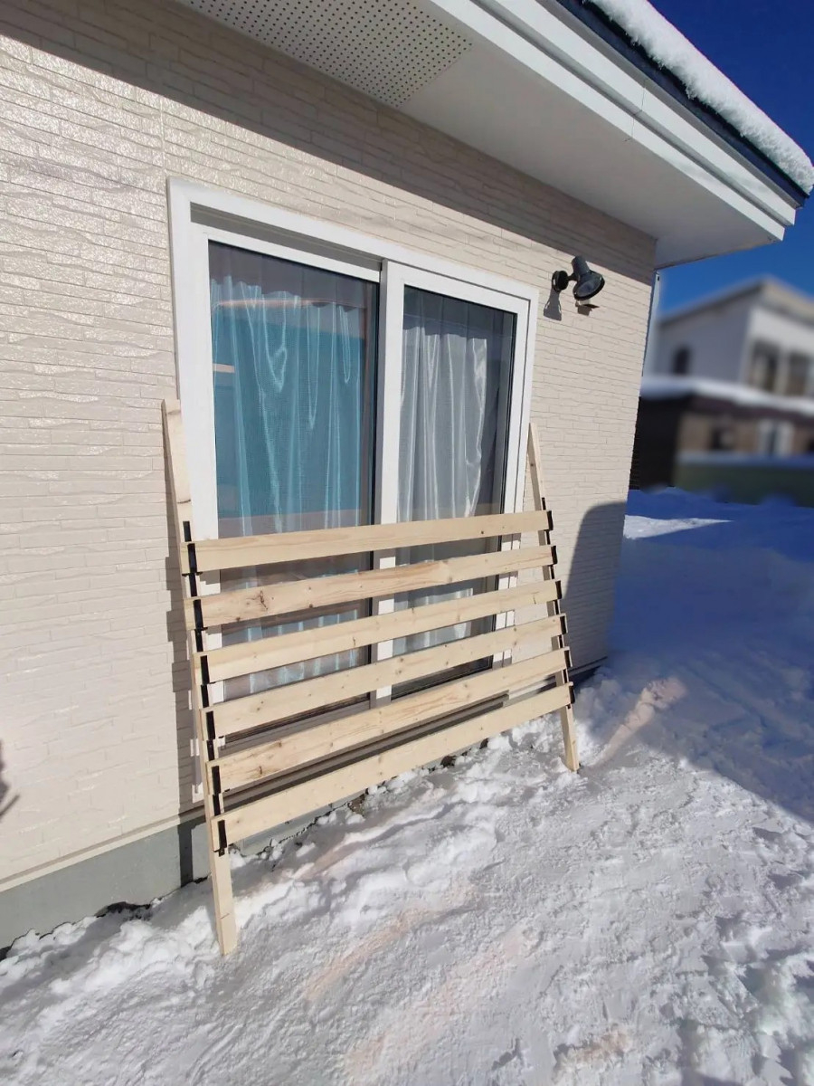 小玉硝子 千歳店の【北海道・胆振】落雪から窓を守る「雪止め仮設」！冬のガラス破損を防ぐ対策の施工後の写真2