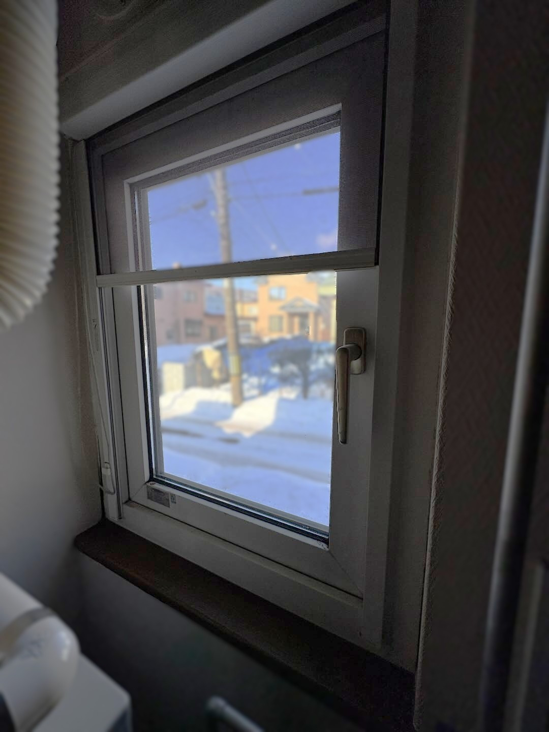 小玉硝子 千歳店の【北海道・胆振】網戸が消える！？横ロール網戸への交換で開放感あふれる快適リフォームの施工前の写真3