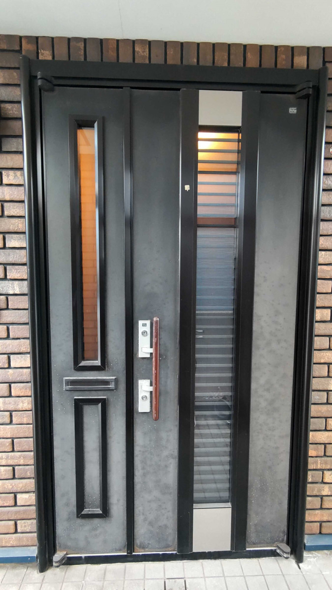 小玉硝子 千歳店の北海道胆振の玄関断熱リフォームならマド本舗の施工前の写真1