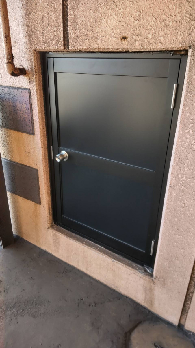 小玉硝子 千歳店の胆振エリアで外観一新！ドア交換リフォームの施工後の写真1